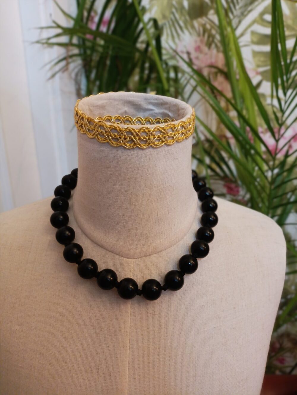 Collar Bolas Negro