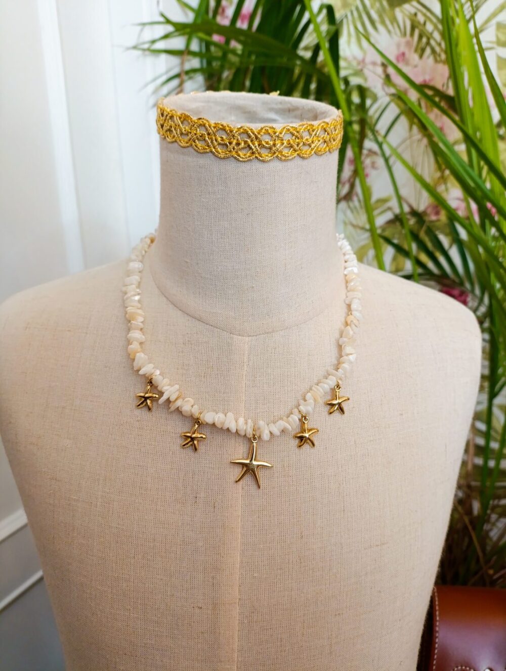 Collar Estrellitas de Mar Blanco