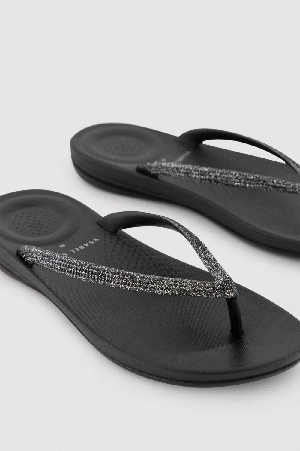 86290 Chanclas tira brillante negras - Imagen 3