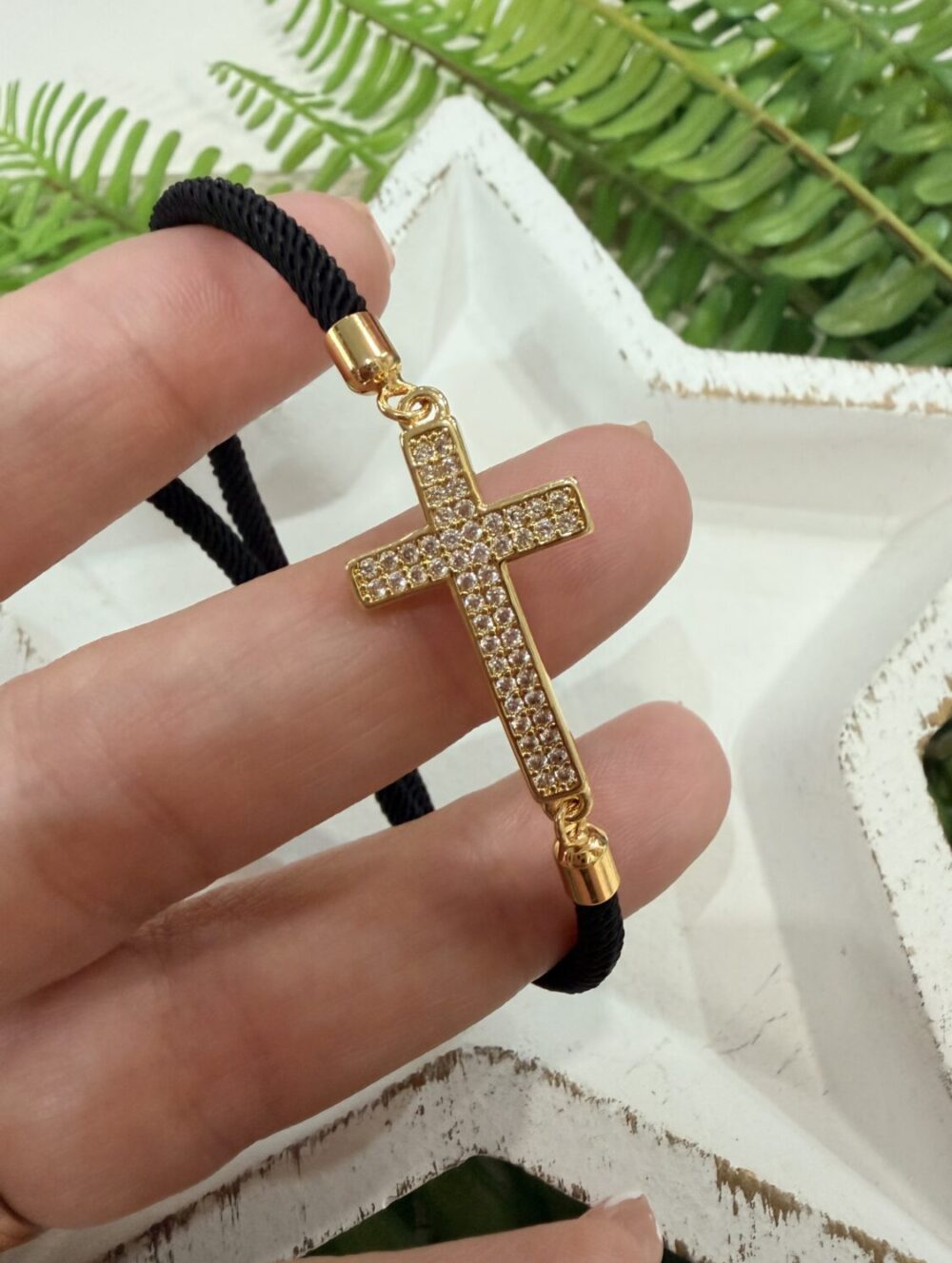 Pulsera Cruz Ajustable Negra