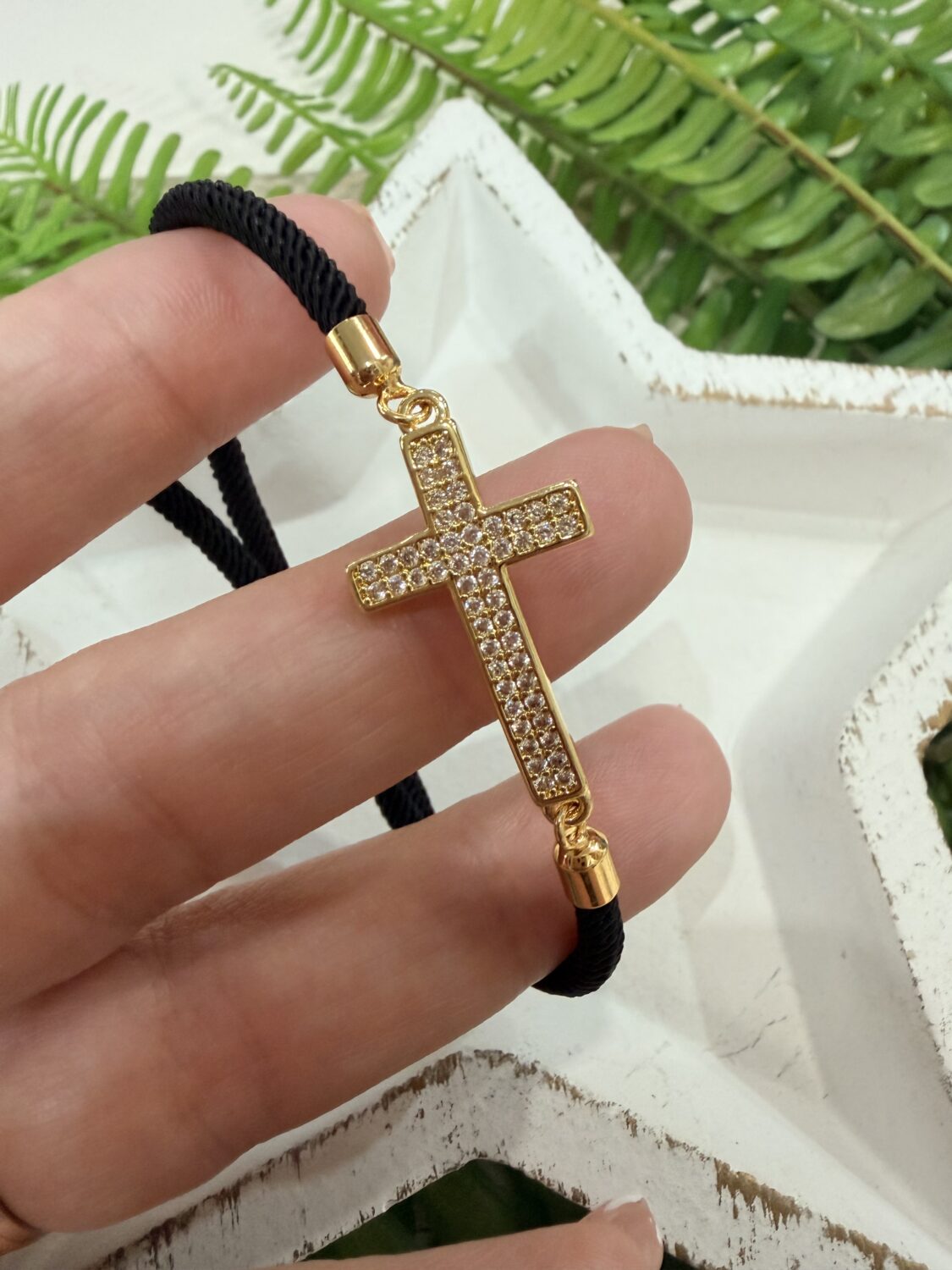 Pulsera Cruz Ajustable Negra