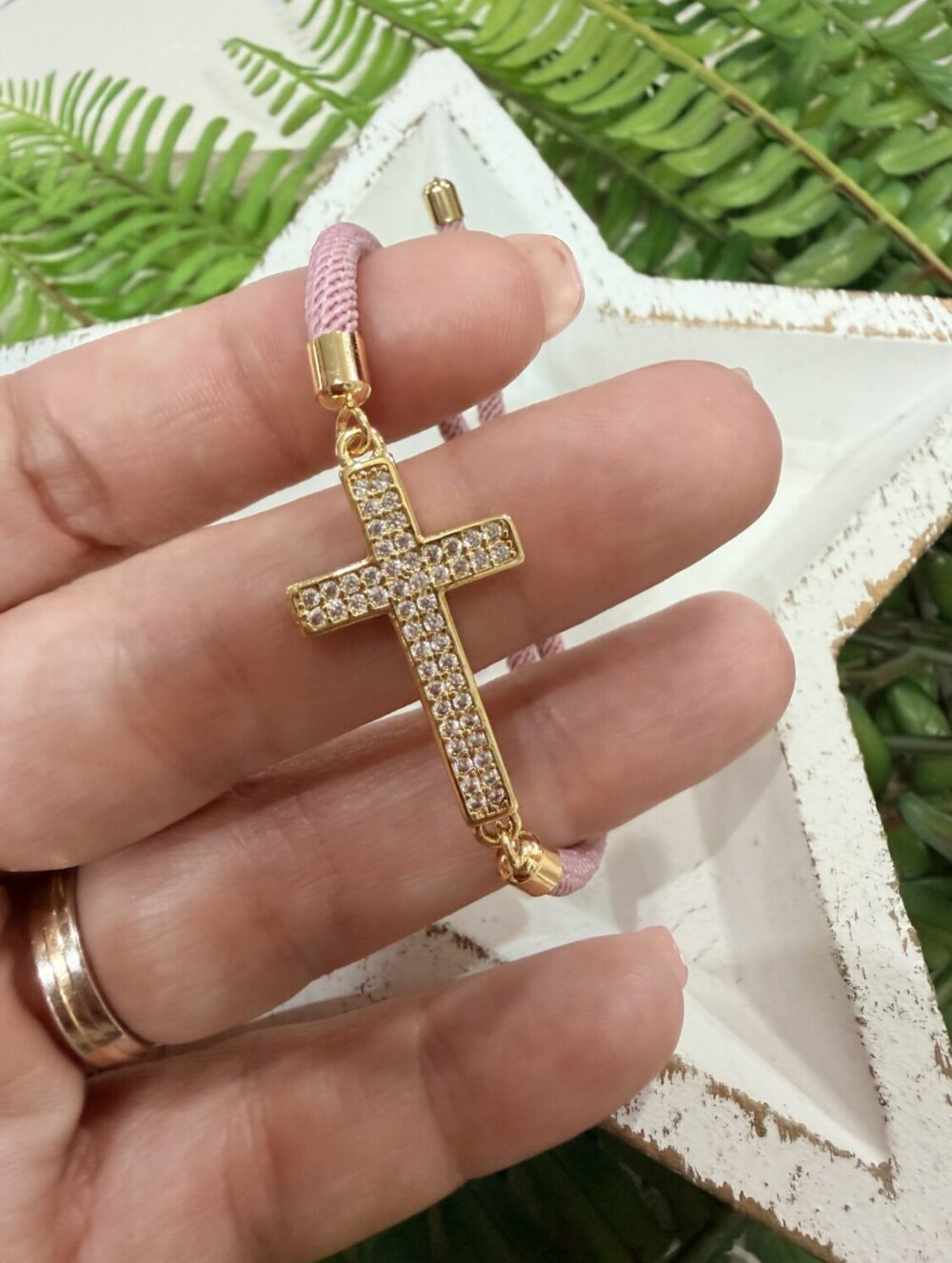 Alternative view of Pulsera Cruz Ajustable Rosa