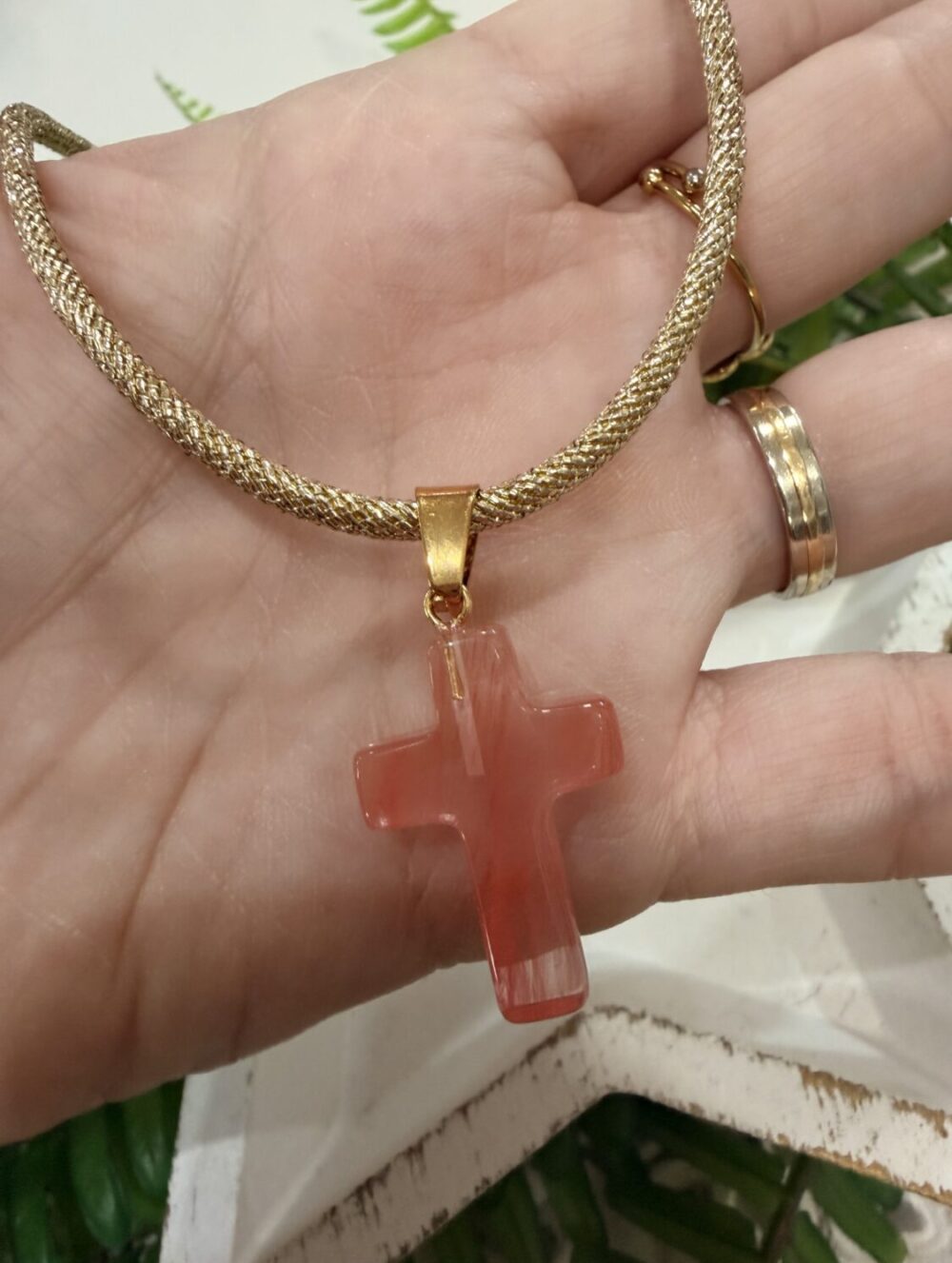 Cadenita Cruz Piedra Salmón