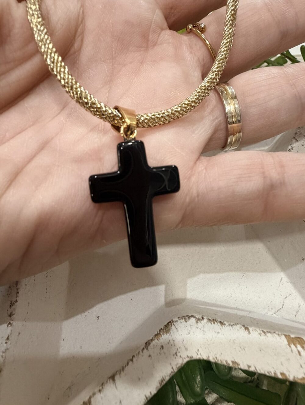 Cadenita Cruz Piedra Negra