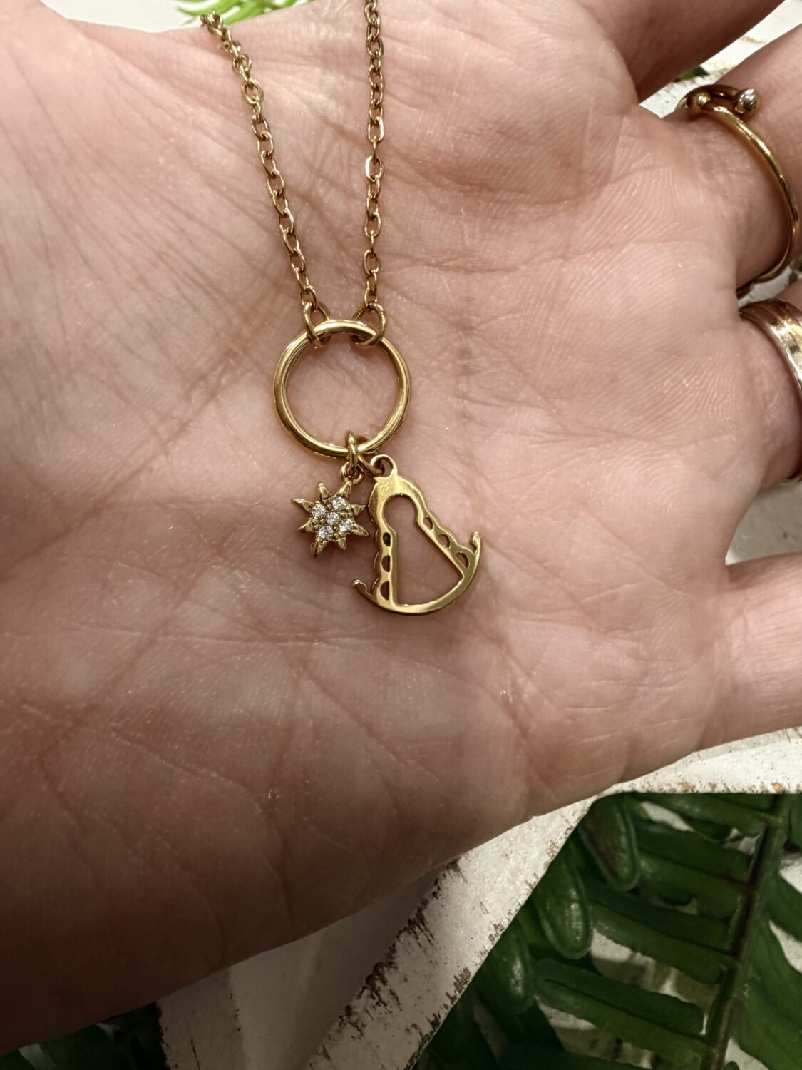 Cadenita Estrella Virgen Del Rocío Dorada - Imagen 2