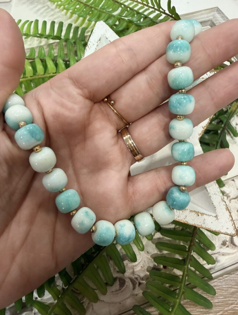 Alternative view of Collar Piedras Celeste