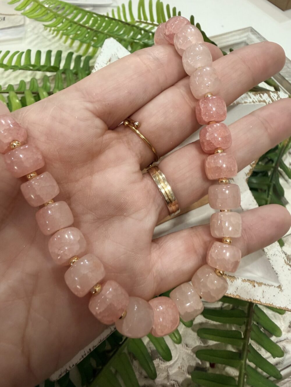 Alternative view of Collar Piedras Rosita