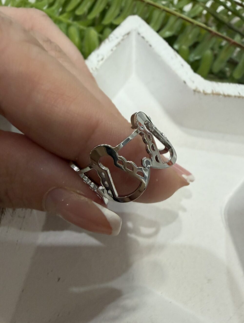 Alternative view of Anillo Siluetas Virgen del Rocío Plateado